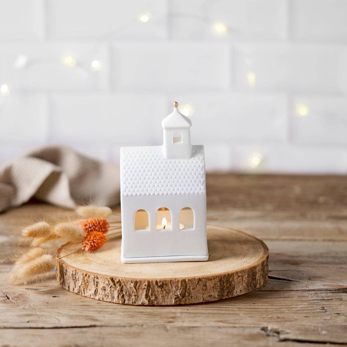 Village House Chapel: Chapel Lg 8.9&quot;