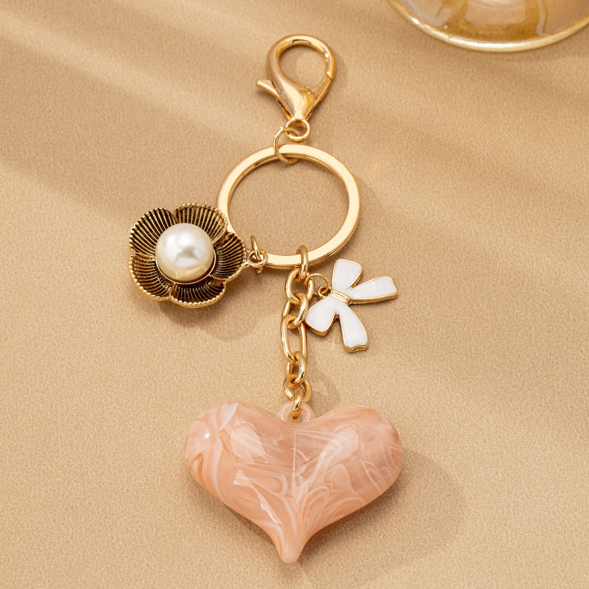 BAG CHARM KEY CHAIN-SWIRL HEART PERAL FLORAL BOW | 80K090: Gold