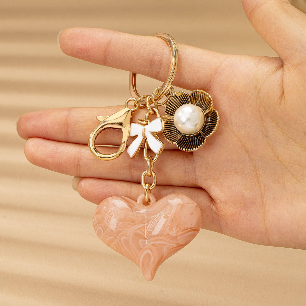 BAG CHARM KEY CHAIN-SWIRL HEART PERAL FLORAL BOW | 80K090: Gold