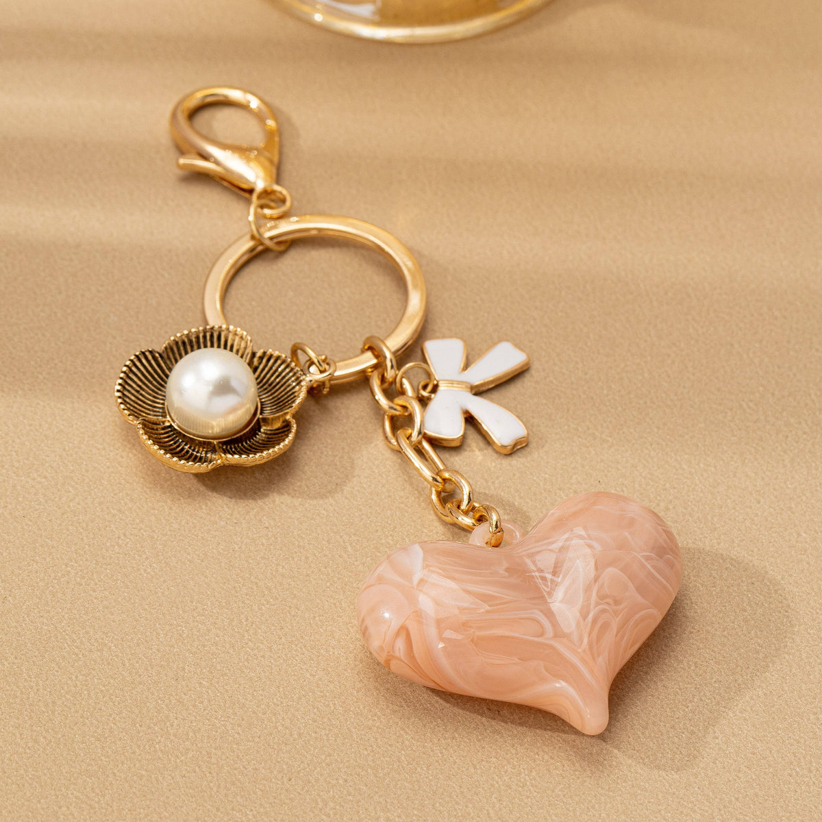 BAG CHARM KEY CHAIN-SWIRL HEART PERAL FLORAL BOW | 80K090: Gold