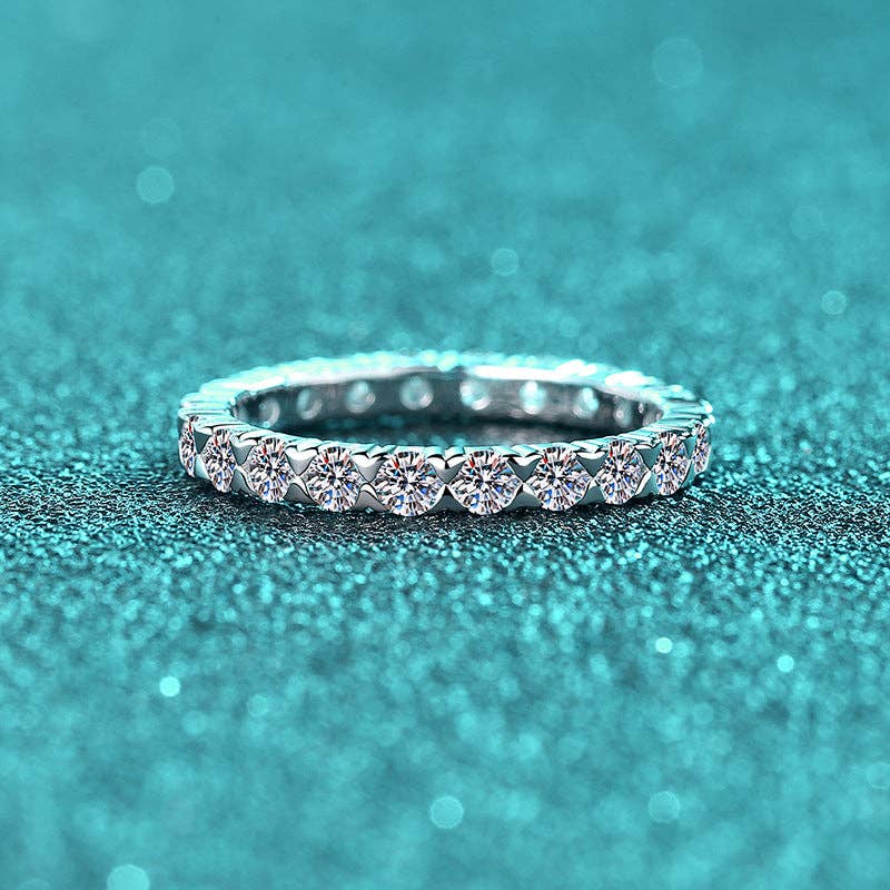 Moissanite Shared Prong Stacking Ring in 925 Sterling Silver: 7 US/CA