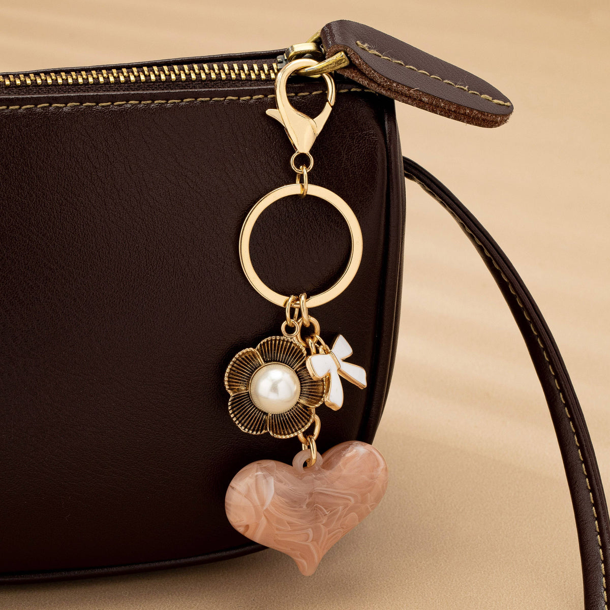 BAG CHARM KEY CHAIN-SWIRL HEART PERAL FLORAL BOW | 80K090: Gold