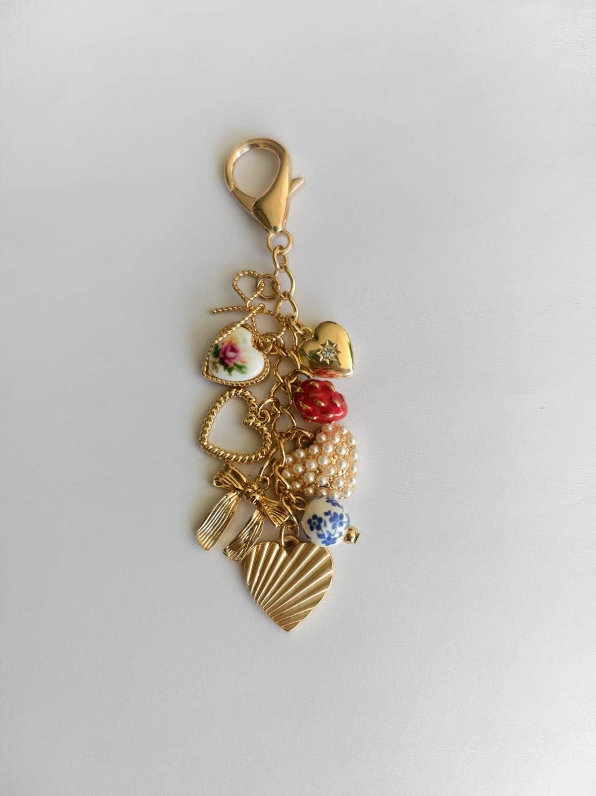 PORCELAIN BOWS HEARTS PEARL STRAWBERRY BAG CHARM | 80K008: Gold